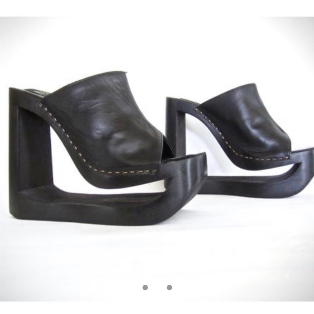 NYLA cutout platforms